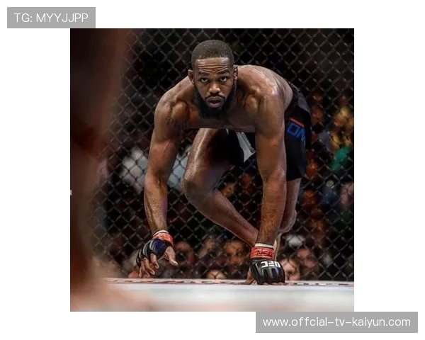 UFC拳手怒吼逼得对手后退——力量与心理的极致较量