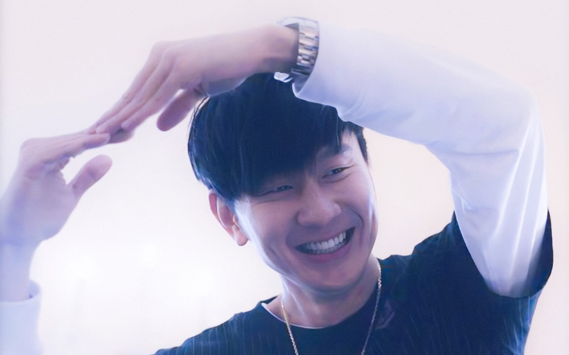 开云体育网站-美女司仪：现场互动中的亮丽风景线，女司仪应该穿什么衣服