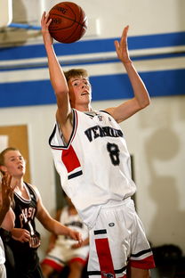 开云体育app在线-替补球员是否在关键比赛表现更专注稳定，替补球员应从什么位置入场